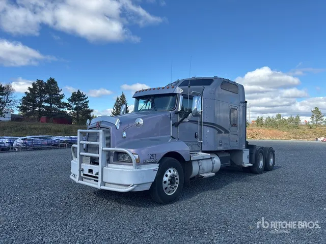 2003 Kenworth T600 6x4 T/A Sleeper Truck Tractor