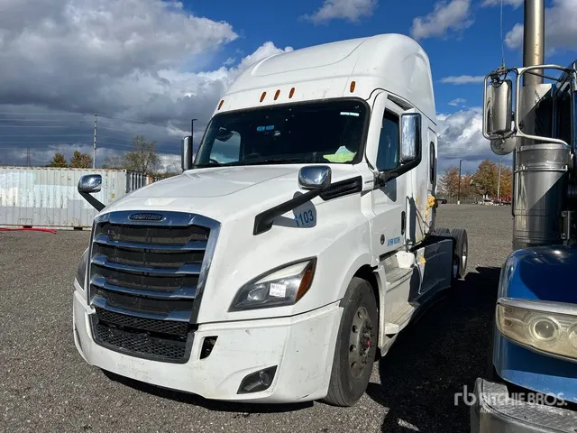 2021 Freightliner Cascadia 126 6x4 T/A Sleeper Truck Tractor