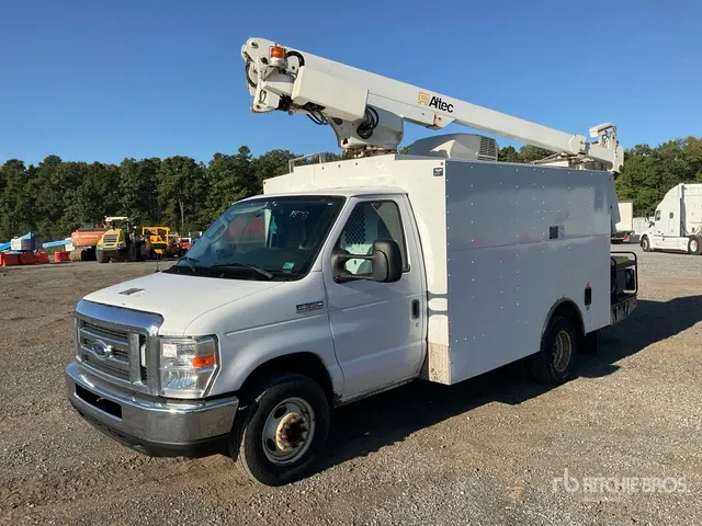 2018 Altec AT200 30 ft on 2018 Ford E-350 4x2 Van Mounted Aerial Lift