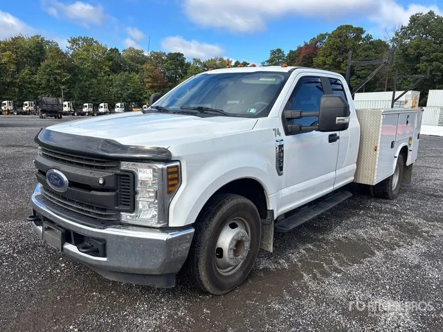 2019 Ford F-350 XL 4x2 Extended Cab Utility Truck