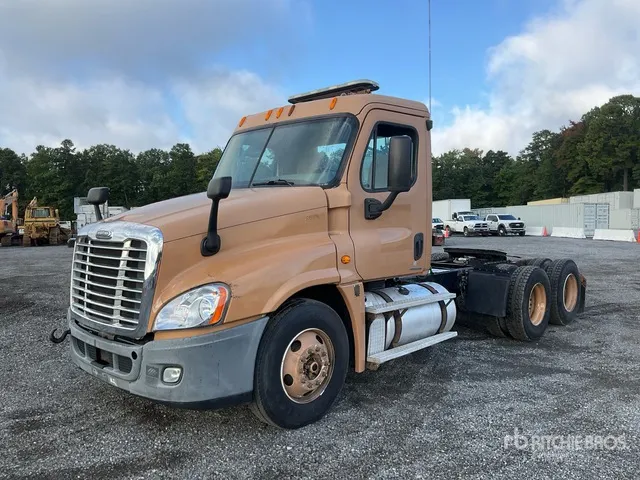 2012 Freightliner Cascadia 125 6x4 T/A Day Cab Truck Tractor