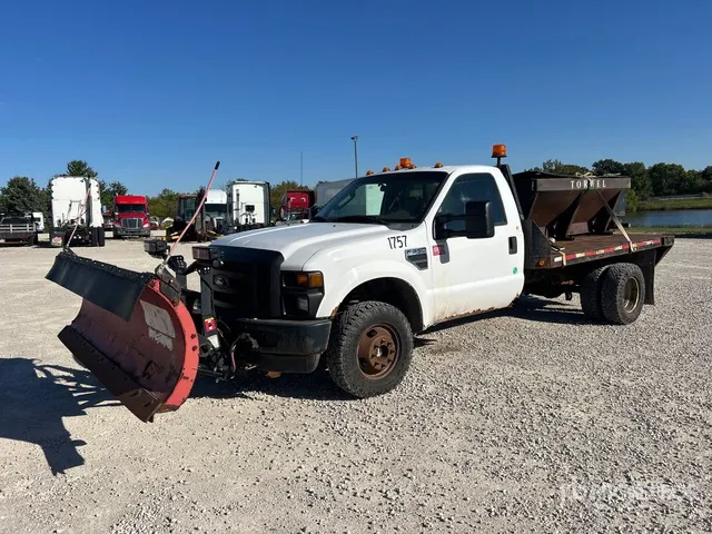 2008 Ford F-350 XL 4x2 Flatbed Truck