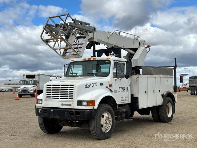 Altec AP45 45 ft on 2000 International 4700 4x2 Cable Placer Bucket Truck