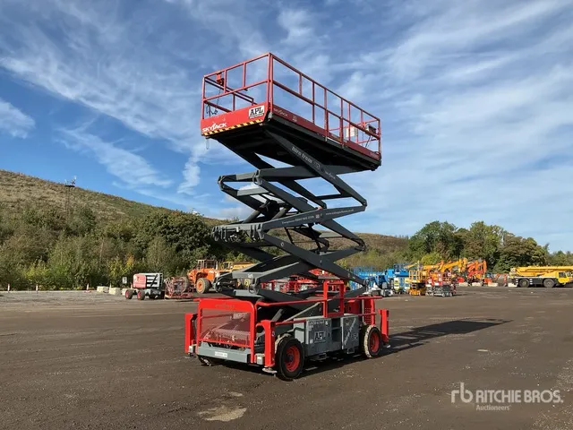 2016 Skyjack SJ9250RT 4x4 Diesel Scissor Lift