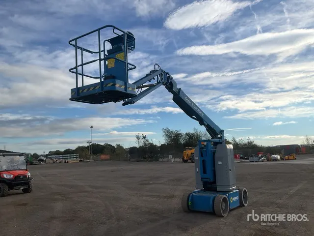 2014 Genie Z30/20 2WD Electric Articulating Boom Lift