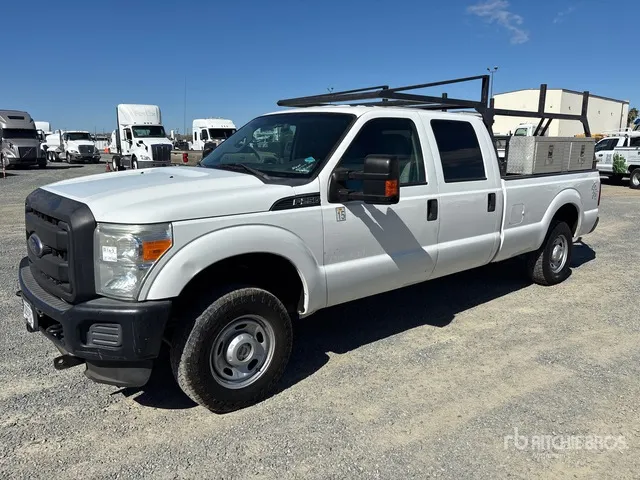 2013 Ford F-250 XL 4x2 Crew Cab Pickup