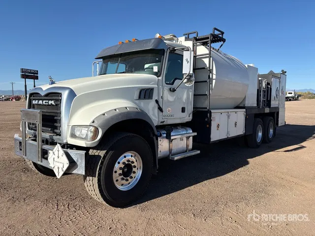 2017 Mack GU433 6x4 Fuel and Lube Truck