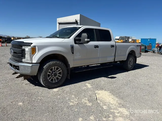 2017 Ford F-250 XL 4x4 Crew Cab Pickup