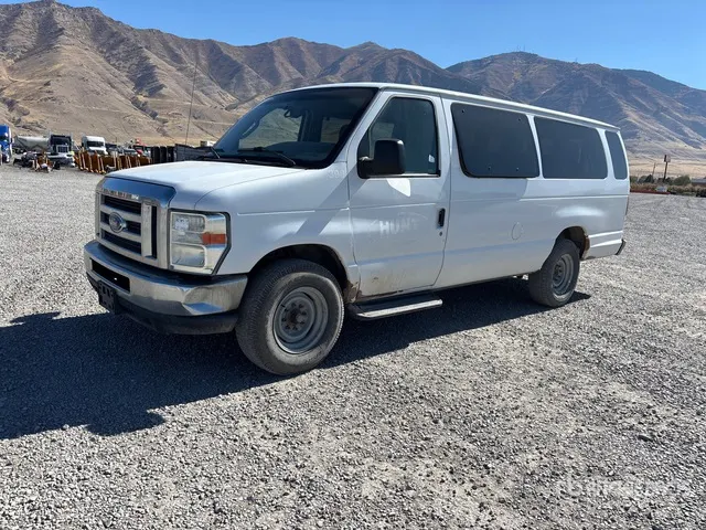2012 Ford E-350 10 Passenger Van
