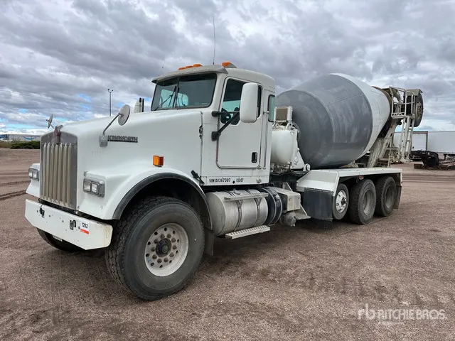 2013 Kenworth W900 8x4 Mixer Truck