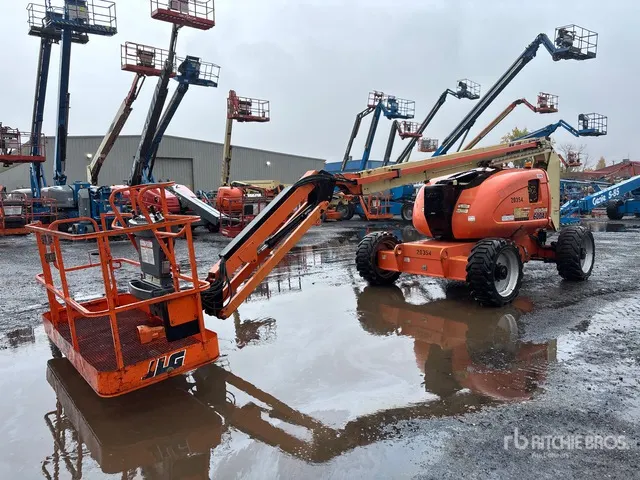 2014 JLG 600AJ 4WD Dual Fuel Articulating Boom Lift