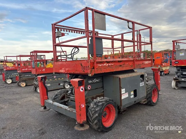2018 Skyjack SJ6826 RT 4x4 Dual Fuel Scissor Lift