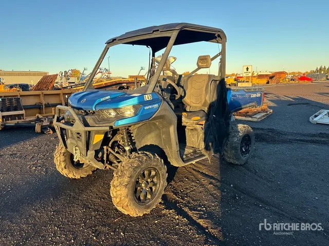 2023 Can-Am Defender XT Utility Vehicle