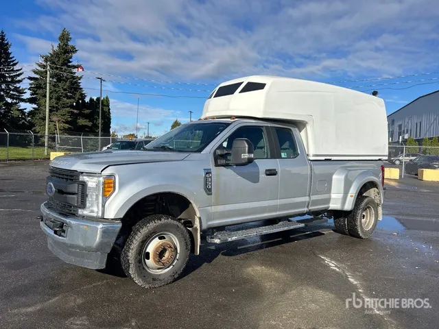 2017 Ford F-350 XL 4x4 Extended Cab Utility Truck