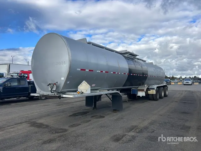 2000 Remtec 9570 gal Tri/A Tanker Trailer