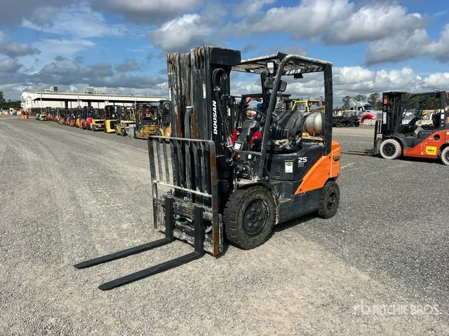 2022 Doosan G25E-7 3850 lb Pneumatic Tire Forklift