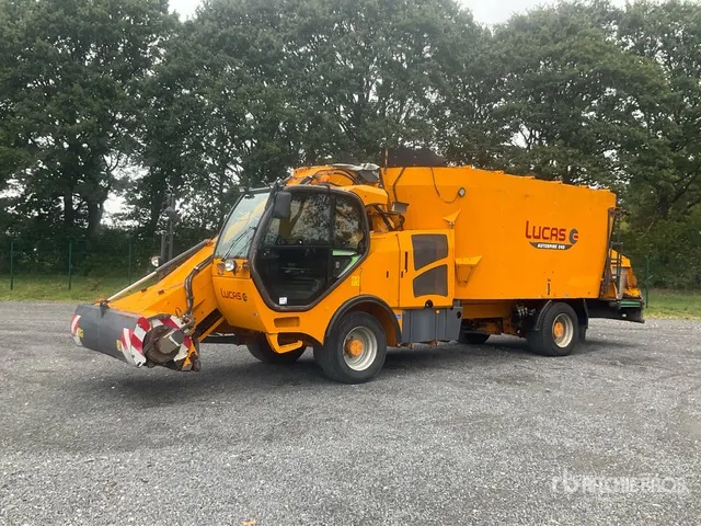 2018 Lucas AUTOSPIRE 240 Self Propelled Feed Mixer