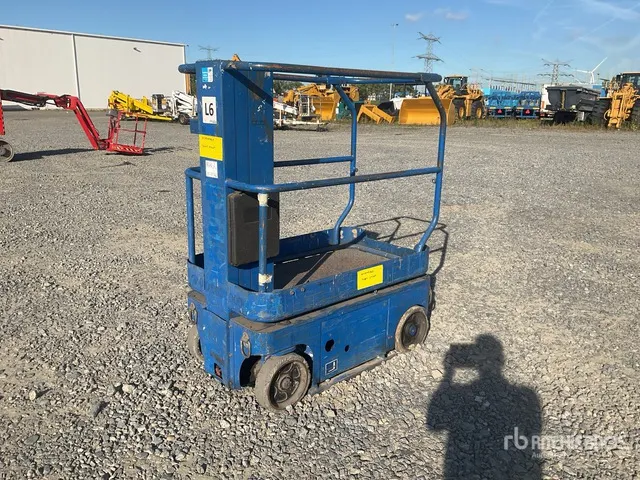 2005 UpRight TM12 Vertical Mast Lift