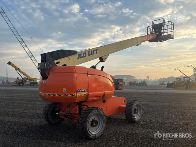 2014 JLG 600S 4WD Diesel Telescopic Boom Lift