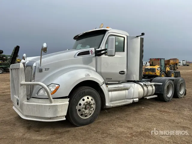 2015 Kenworth T680 6x4 T/A Day Cab Truck Tractor (Inoperable)