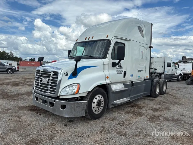 2017 Freightliner Cascadia 125 6x4 T/A Sleeper Truck Tractor