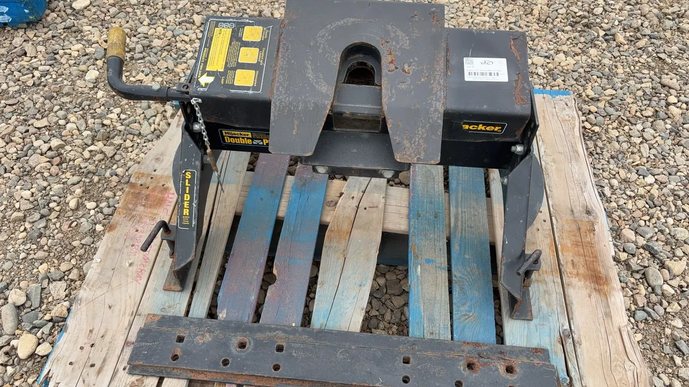 Hijacker 5th Wheel Hitch W/ Rails