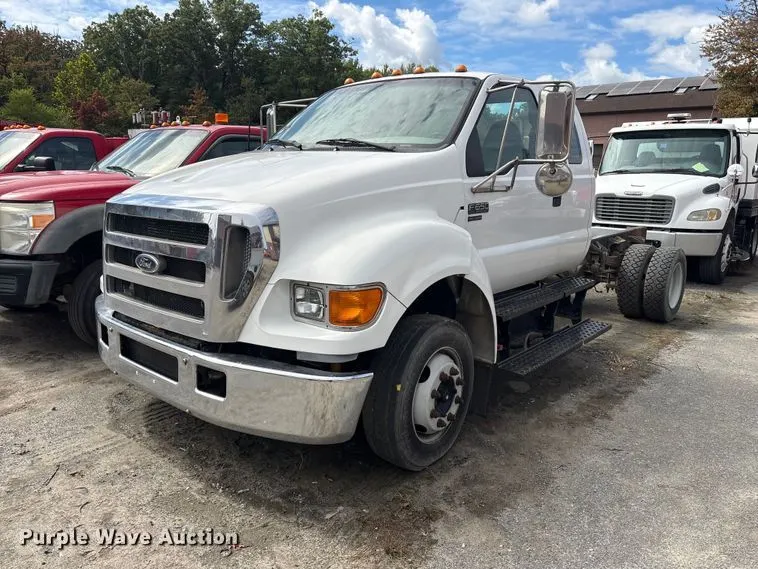 2006 Ford F-650 truck cab and chassis