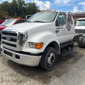2006 Ford F-650 truck cab and chassis
