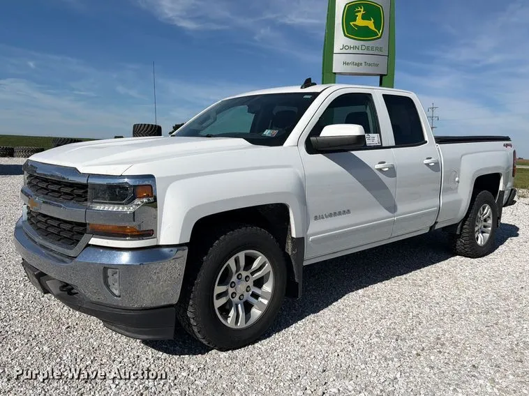 2019 Chevrolet Silverado 1500 Ext. Cab pickup truck