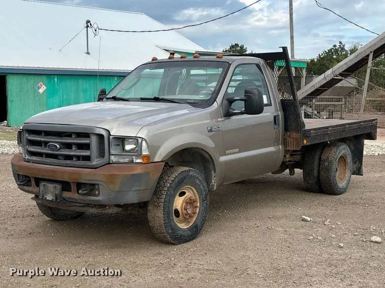 2004 Ford F350 flatbed pickup truck