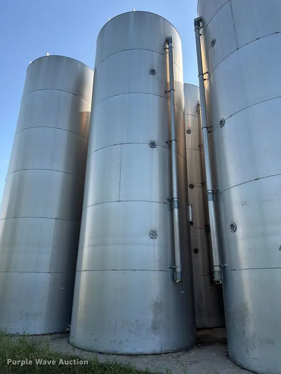 (2) Columbian TecTank silos