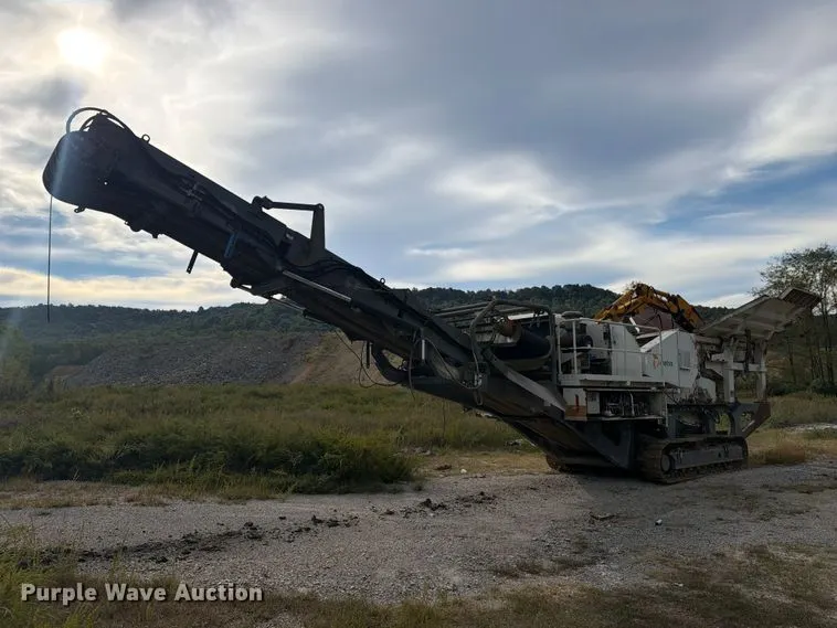 2005 Metso LOKOTRACK LT 105 impact crusher