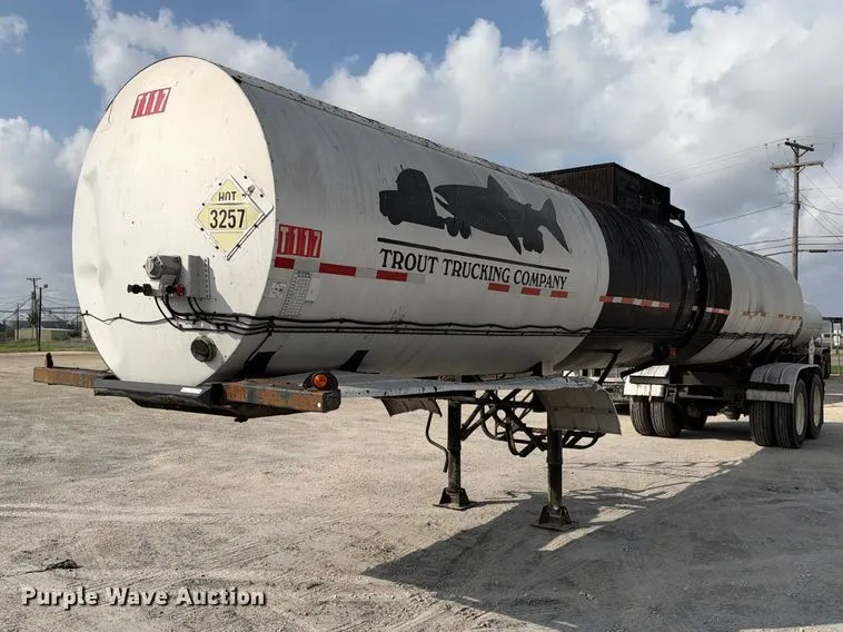 2002 Etnyre asphalt trailer