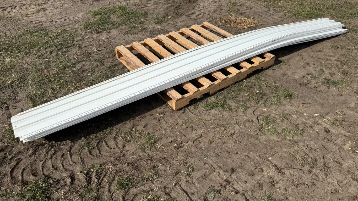 (21) Pce Triple 3 Siding