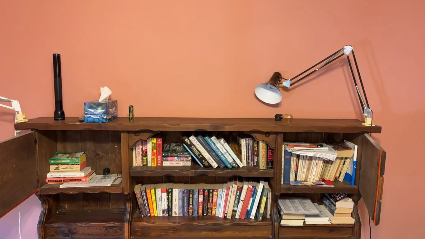 Books Including P.D. James, John Grisham, Malcolm Gladwell, and Various Authors