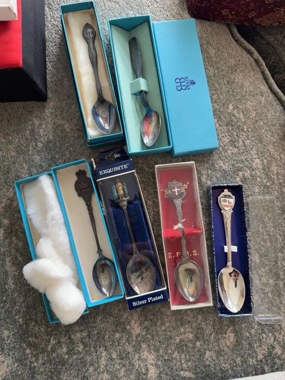 6 Souvenir Collector Spoons, Mixed Makers, Mostly Boxed