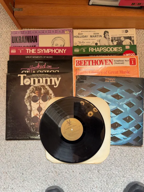 9 Vinyl Records Including Hooked on Classics and Beethoven Symphony