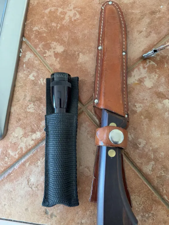 Fixed Blade Knife with Sheath and Mini Maglite Flashlight Set