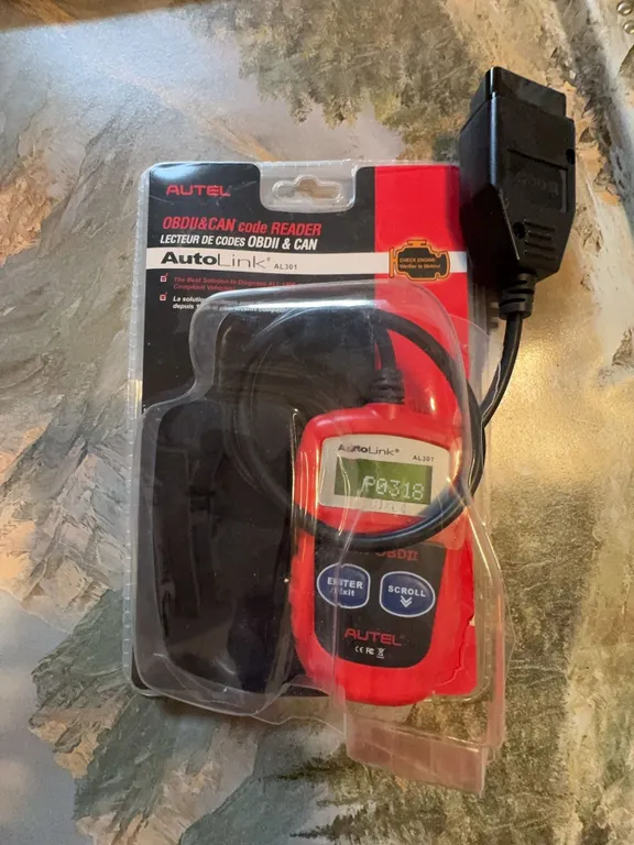 Autel AutoLink AL319 OBDII & CAN Code Reader with Protective Case