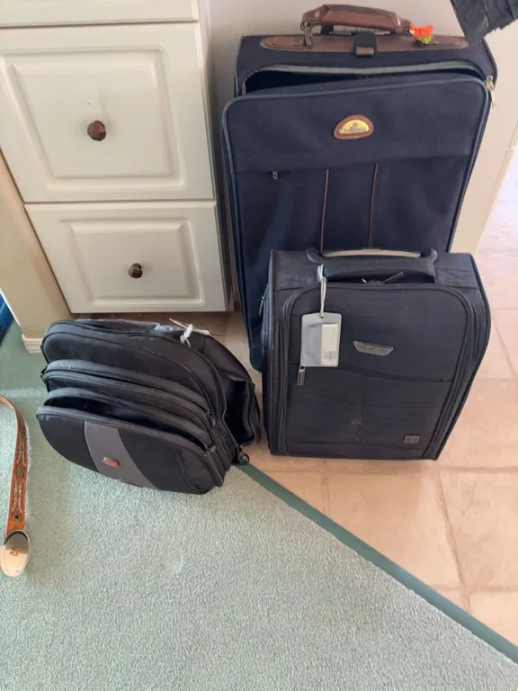 Luggage Set: Samsonite, Ricardo Rolling Bags, Swiss Gear Laptop Bag