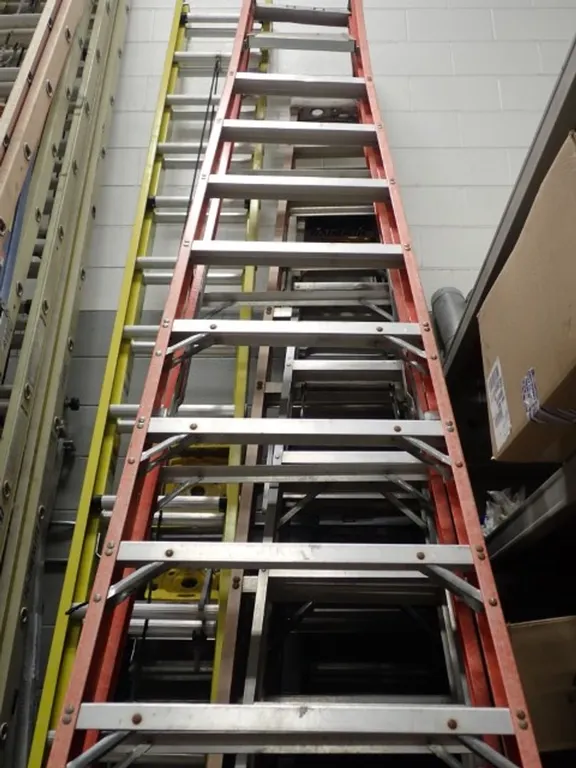 12' Louisville Fibreglass Ladder