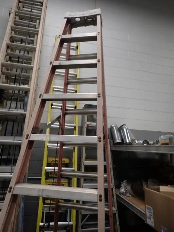 10' Louisville Ladder
