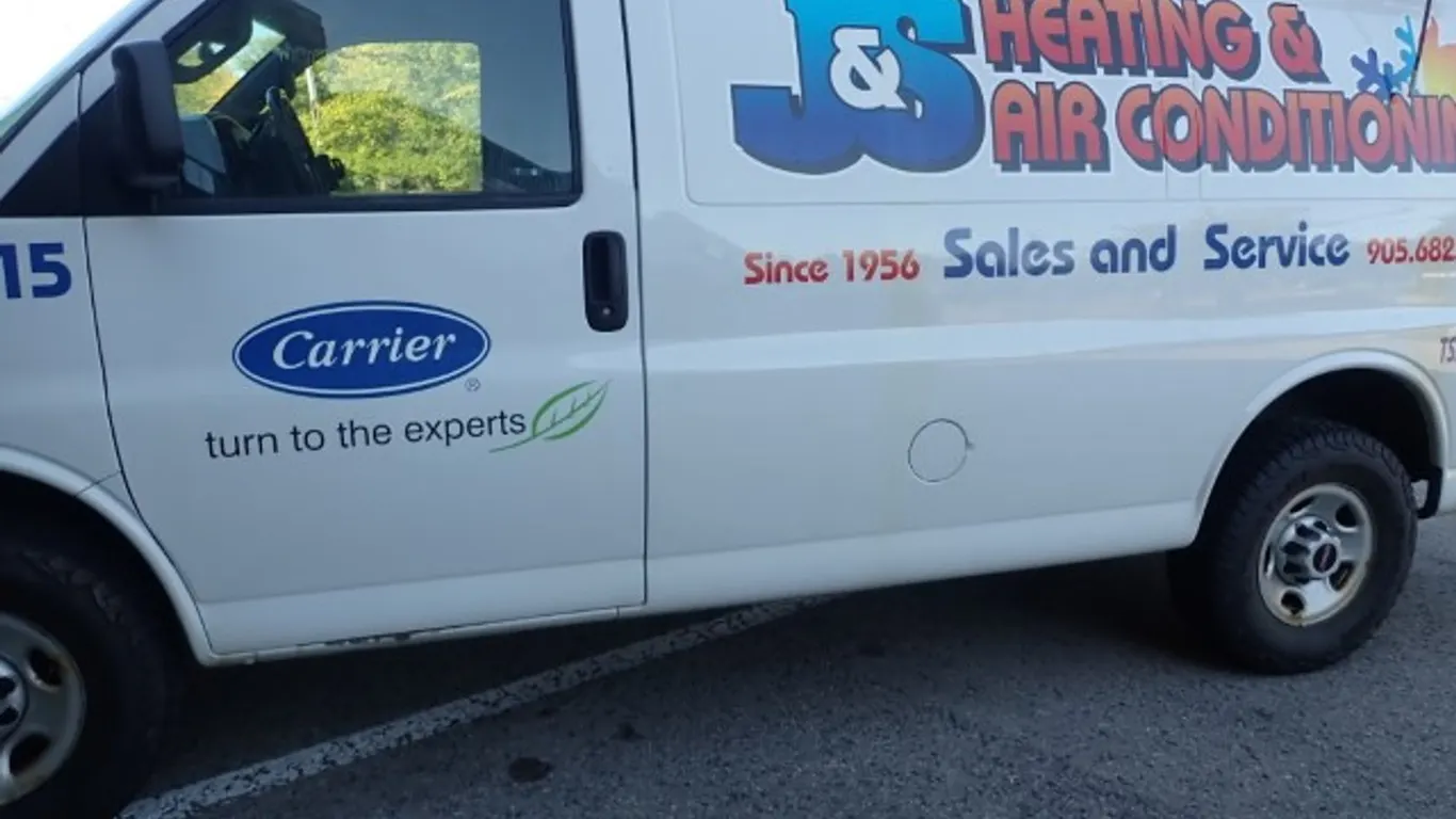 2018 GMC Savana Cargo Van - Automatic