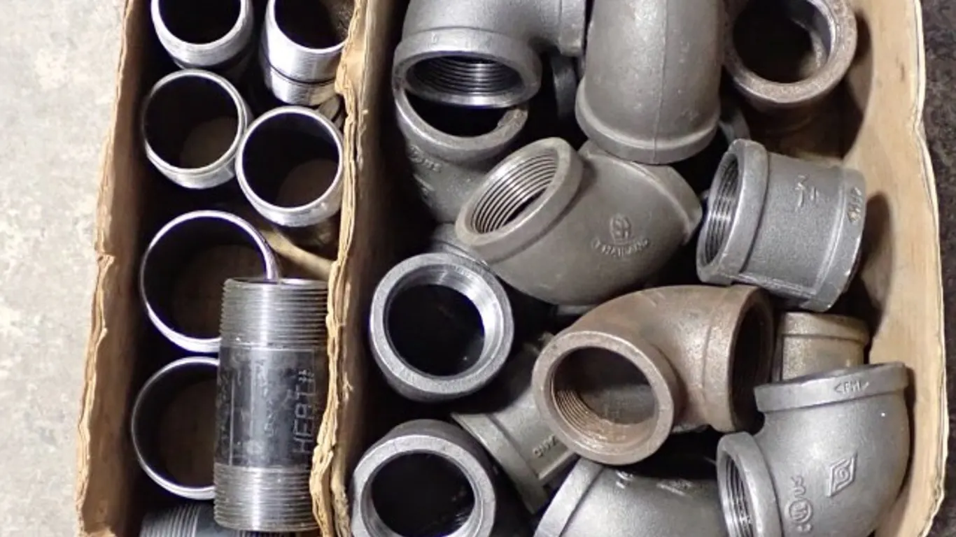 Assorted Thread Pipe Fittings
