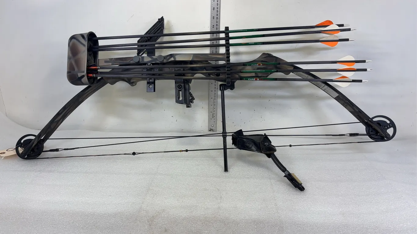 Mountain Hunter Compound Bow, 30'' Draw, 80 lb, w/ Quiver & Release, SN: 866360, *Unreserved*