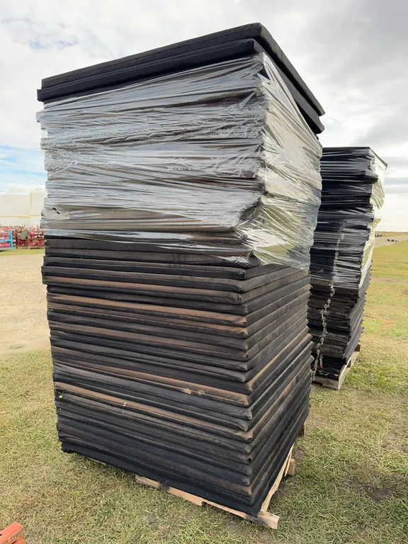 Approx. 40 Sound Dampening Panels Approx. 4' x 4' *Unreserved*