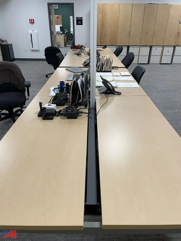 (14) 5' Tables with Computer Connection