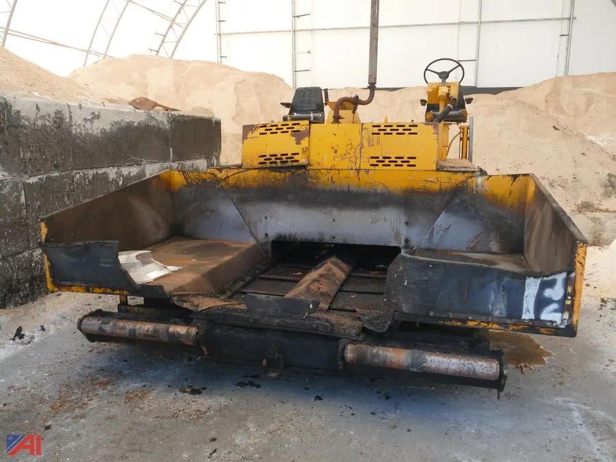 Blaw-Knox PF-150 Asphalt Paver