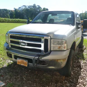 2006 Ford F-350 XLT Super Duty Pickup w/o Box