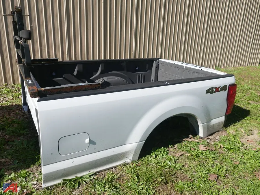 Ford Super Duty Pickup Truck 8' Box